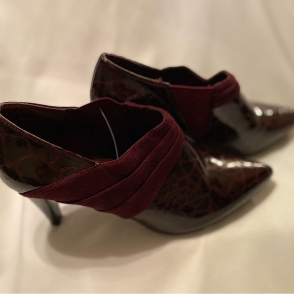 Gorgeous NEW Impo Stretch Brown Bordeaux Crocodile Embossed 3” Heel size 9 1/2” - Picture 8 of 11